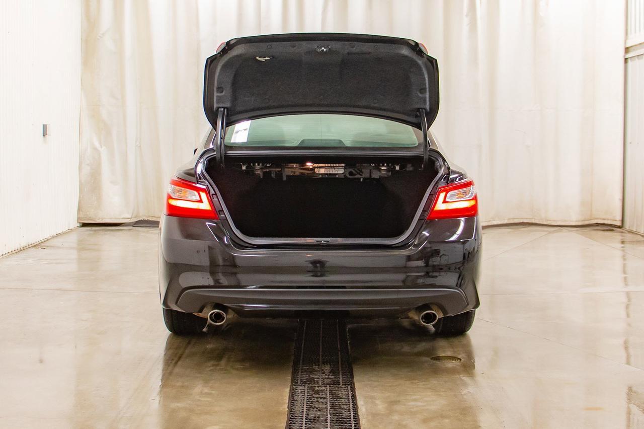 2016 Nissan Altima SL Leather Roof Nav Red Deer AB