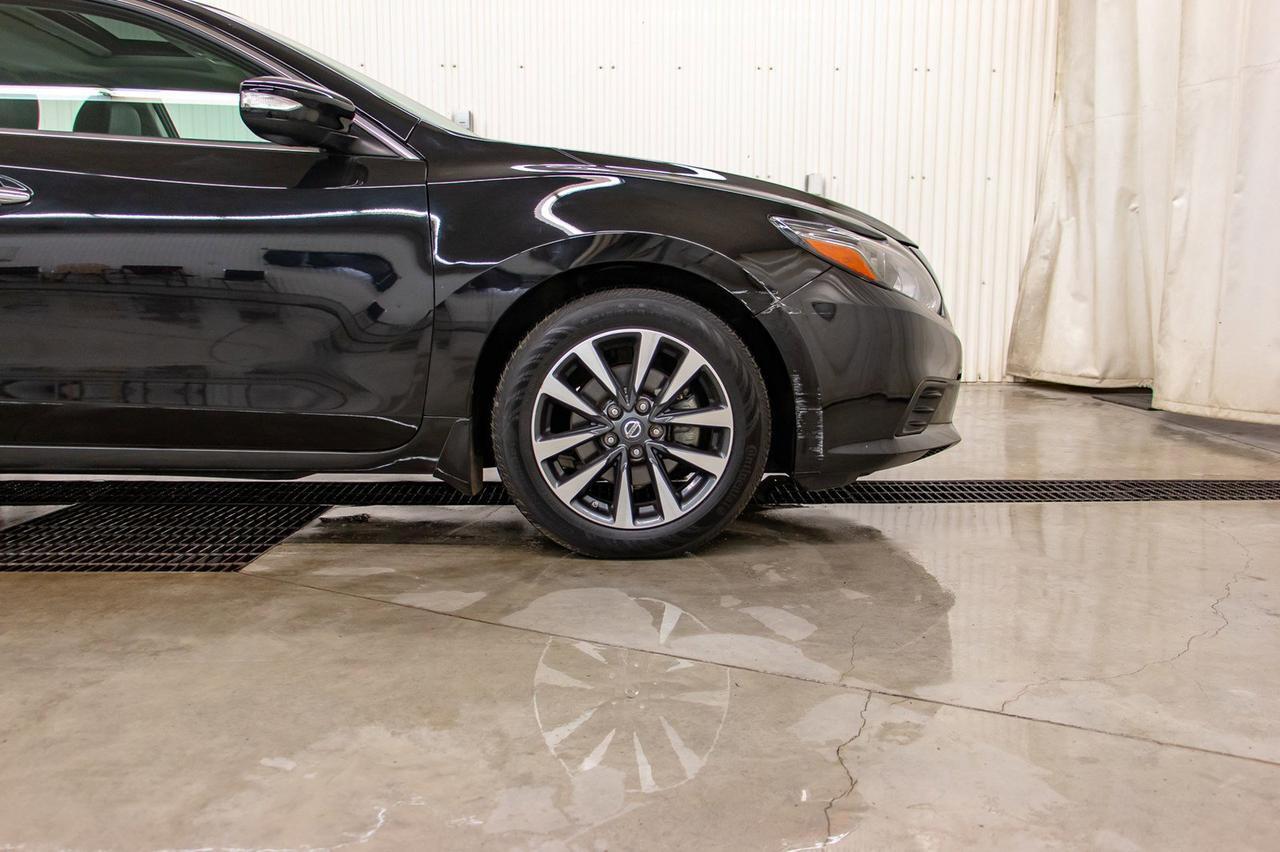 2016 Nissan Altima SL Leather Roof Nav Red Deer AB