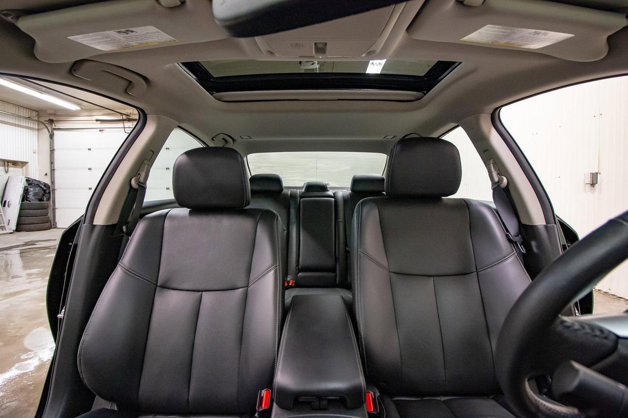 2016 Nissan Altima SL Leather Roof Nav Red Deer AB