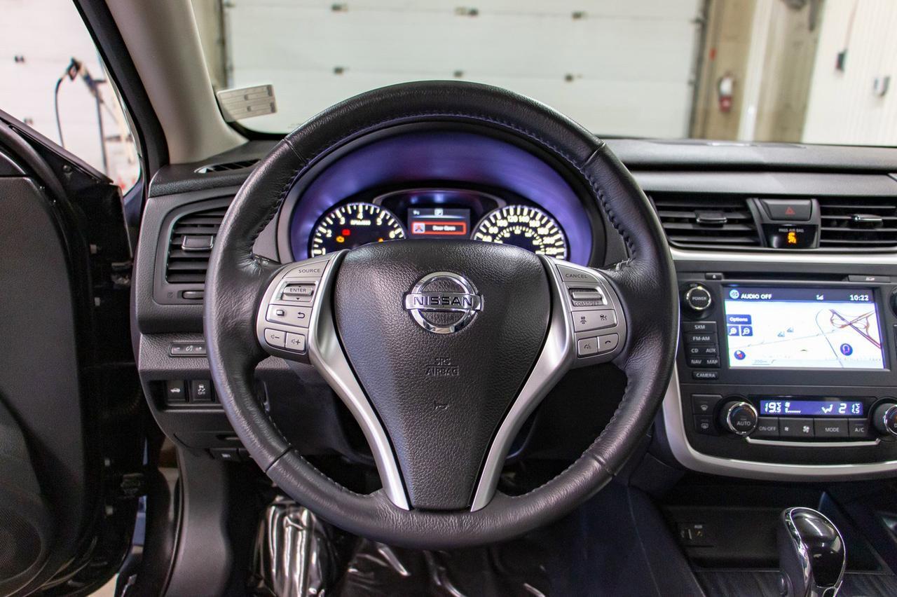 2016 Nissan Altima SL Leather Roof Nav Red Deer AB