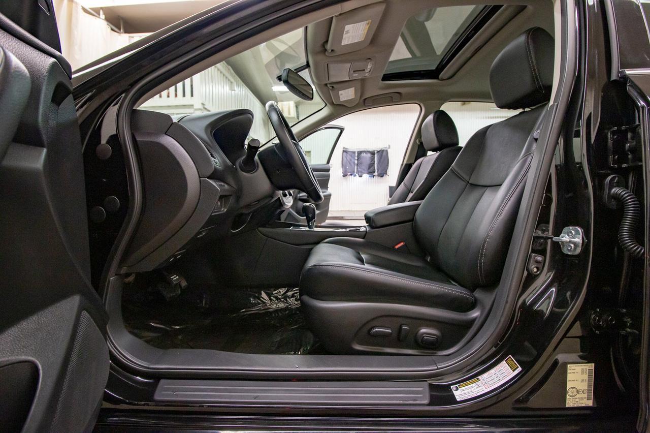 2016 Nissan Altima SL Leather Roof Nav Red Deer AB