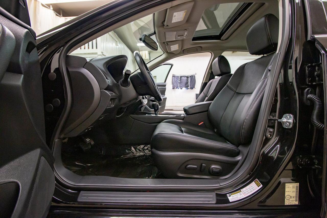 2016 Nissan Altima SL Leather Roof Nav Red Deer AB