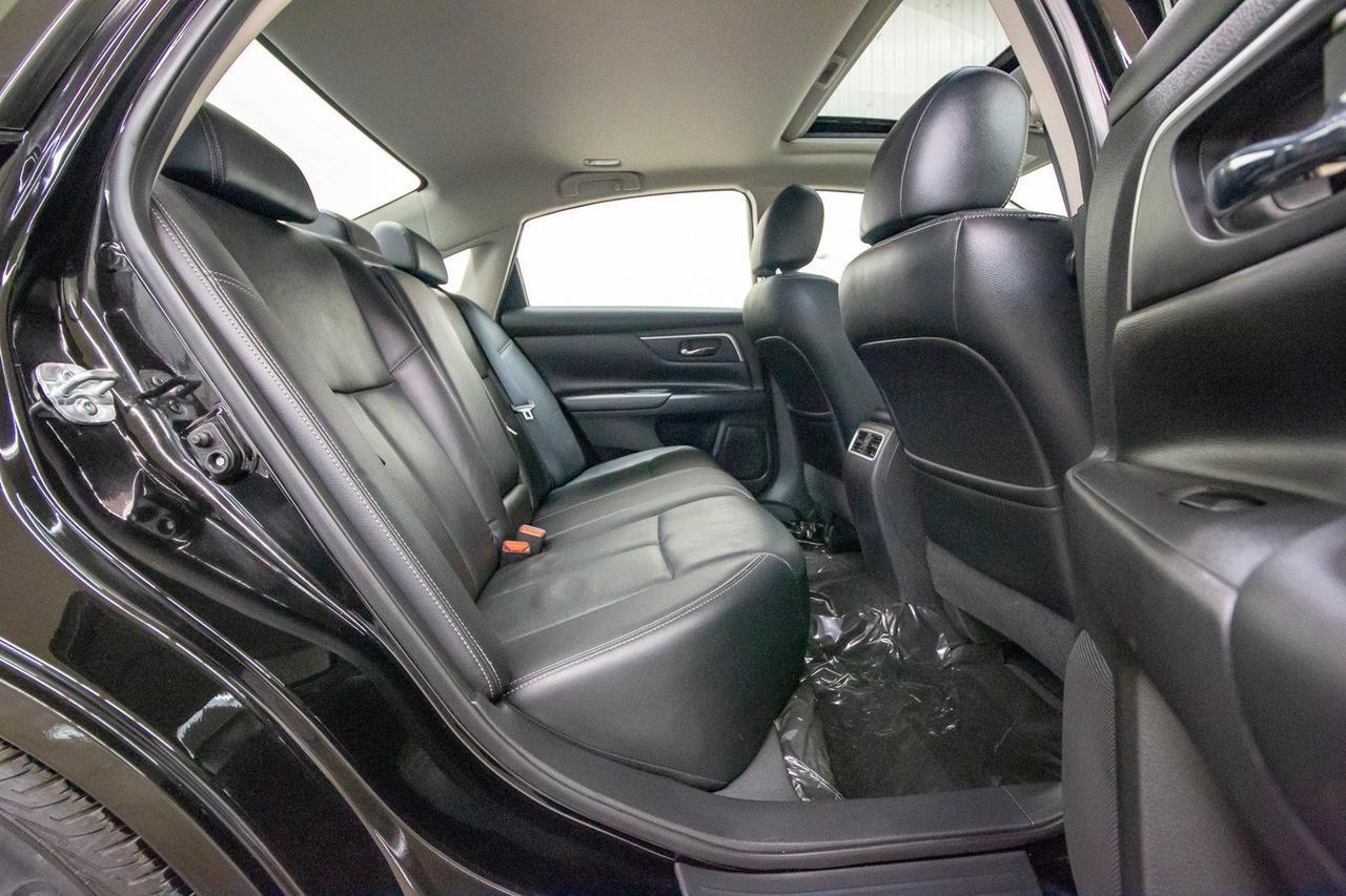 2016 Nissan Altima SL Leather Roof Nav Red Deer AB