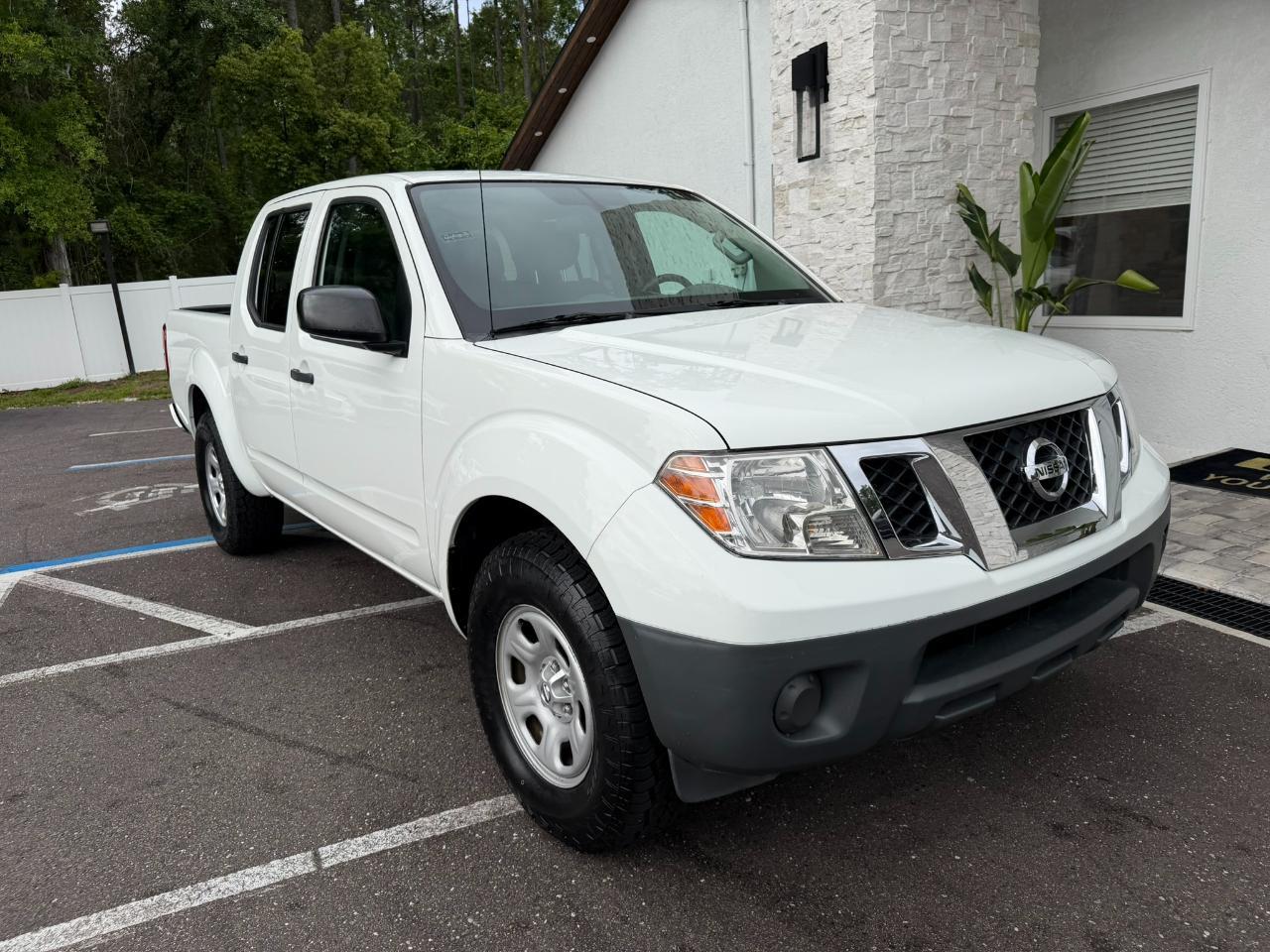 2016 Nissan Frontier 2WD Crew Cab SWB Auto S Jacksonville FL
