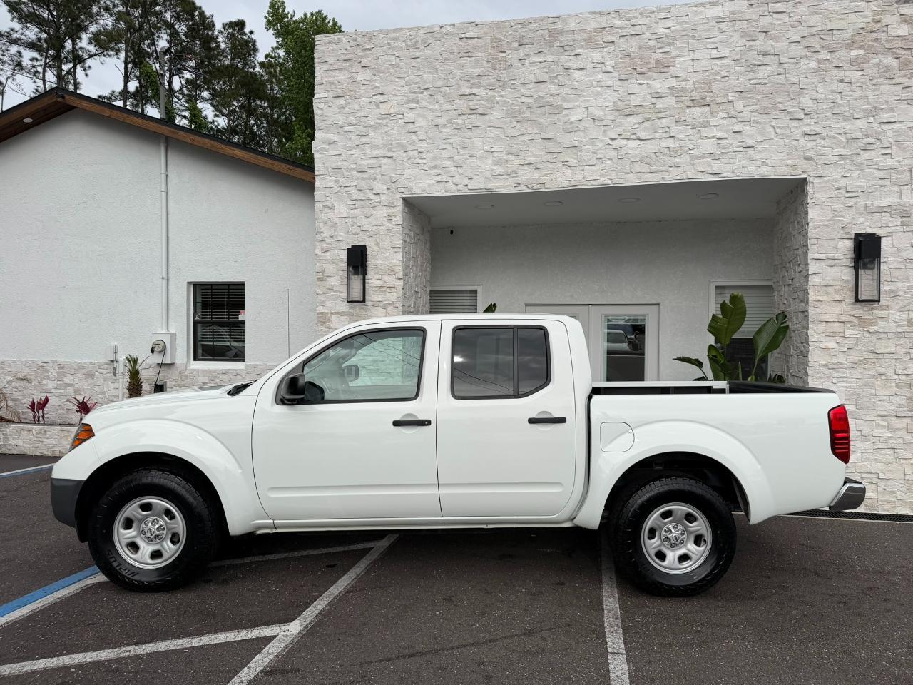 2016 Nissan Frontier 2WD Crew Cab SWB Auto S