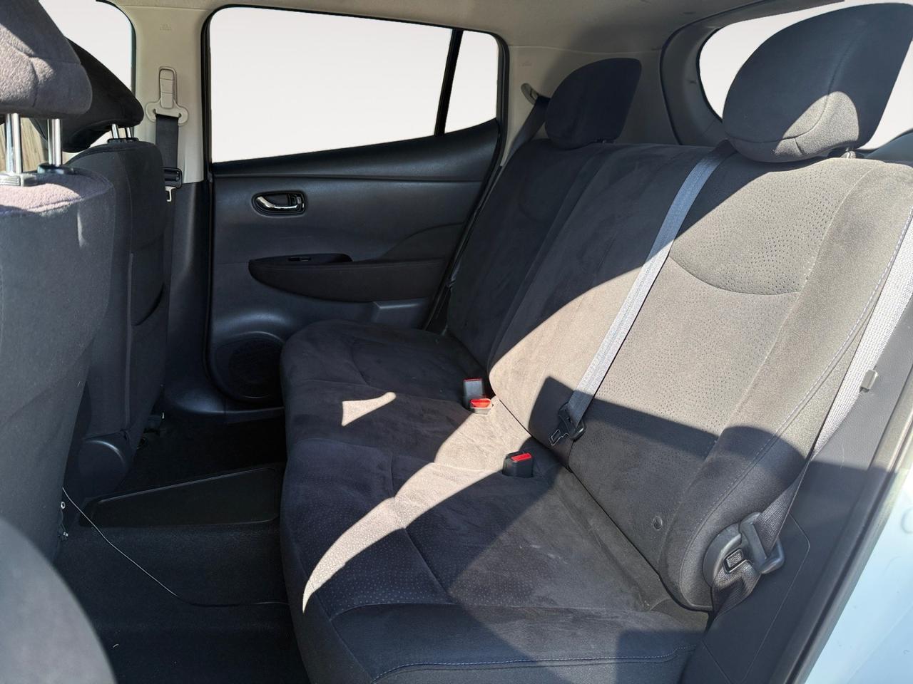 2016 Nissan LEAF SV, ELECTRIC VEHICLE, HEATED SEATS, HEATED STEERING WHEEL, NAVIGATION, BLUETOOTH, POWER/HEATED MIRRORS, USB, BACKUP CAMERA, CLEAN CARFAX, LOW MILES! Norfolk VA