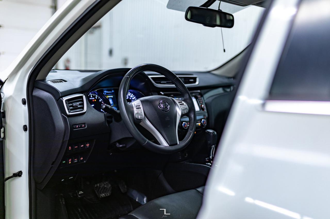 2016 Nissan Rogue AWD SL Leather Roof Nav BCam Red Deer AB