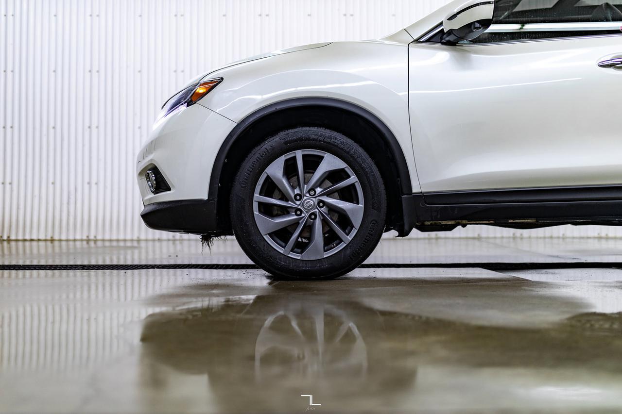 2016 Nissan Rogue AWD SL Leather Roof Nav BCam Red Deer AB
