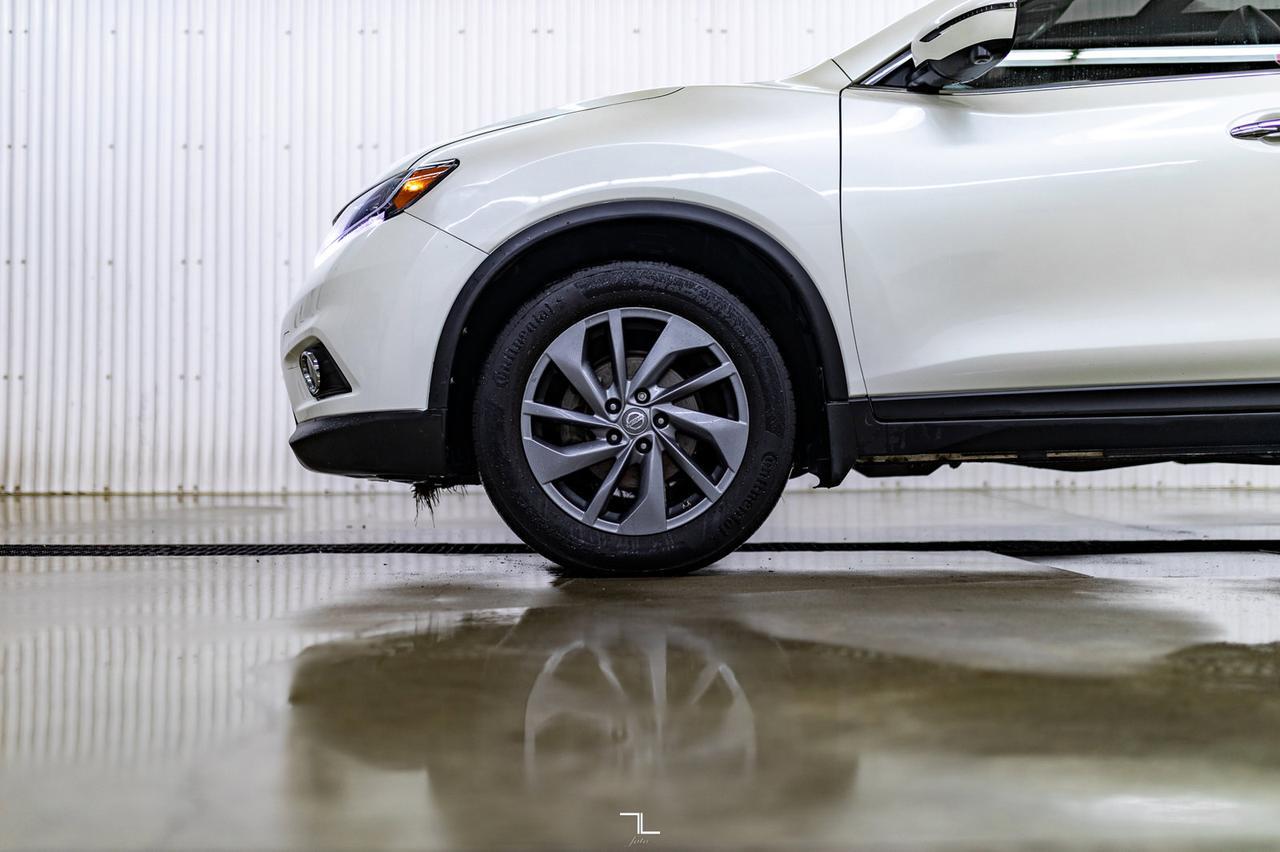 2016 Nissan Rogue AWD SL Leather Roof Nav BCam Red Deer AB