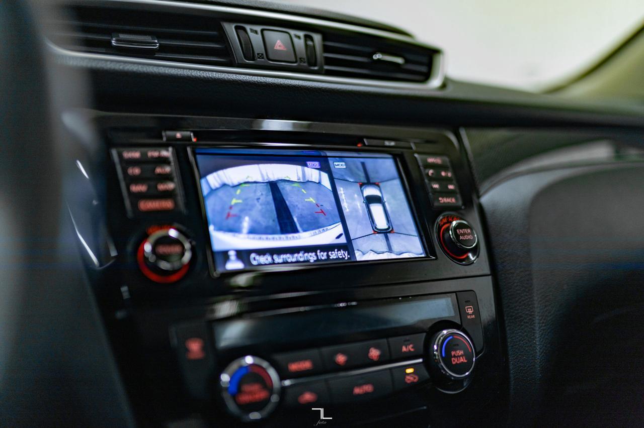 2016 Nissan Rogue AWD SL Leather Roof Nav BCam Red Deer AB