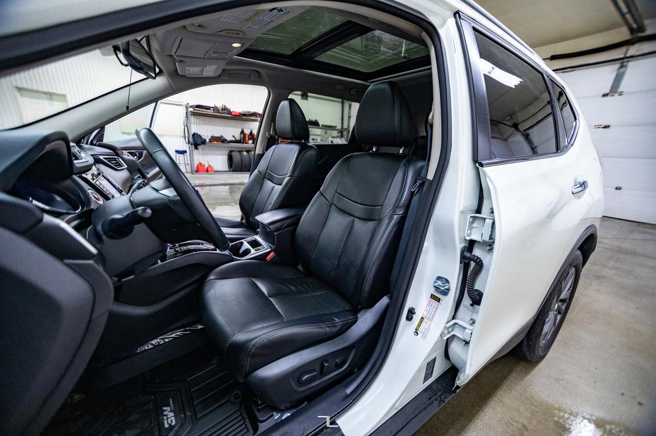 2016 Nissan Rogue AWD SL Leather Roof Nav BCam Red Deer AB