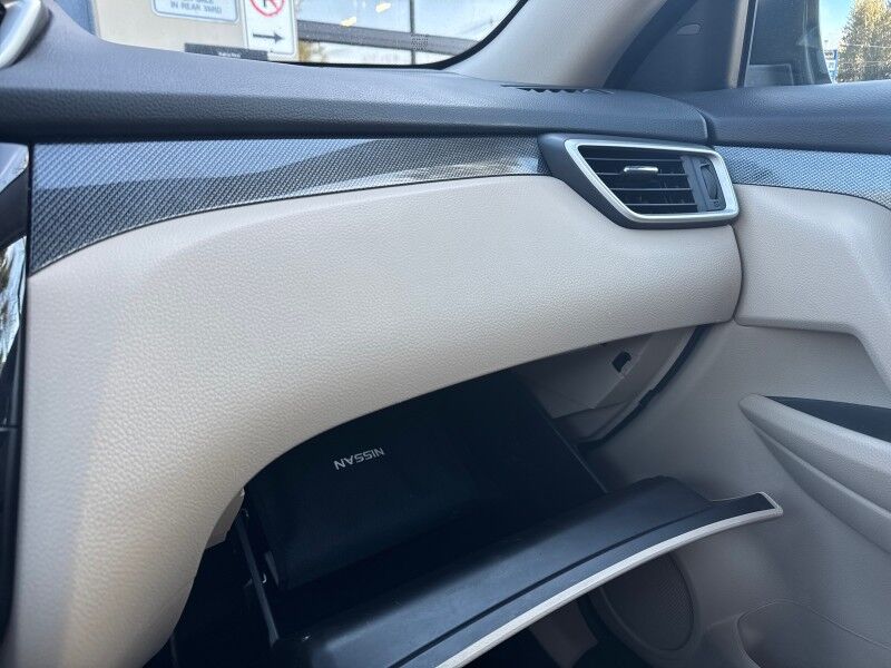 2016 Nissan Rogue SL - LEATHER - SUNROOF - NEW TIRES Whitinsville MA