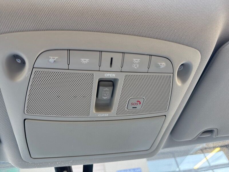 2016 Nissan Rogue SL - LEATHER - SUNROOF - NEW TIRES Whitinsville MA