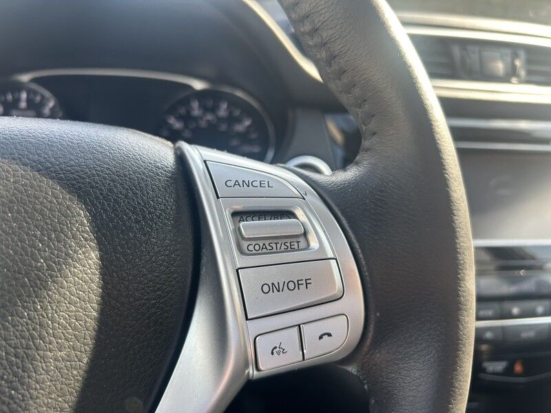2016 Nissan Rogue SL - LOCAL TRADE IN - LOW MILES - LOADED Whitinsville MA
