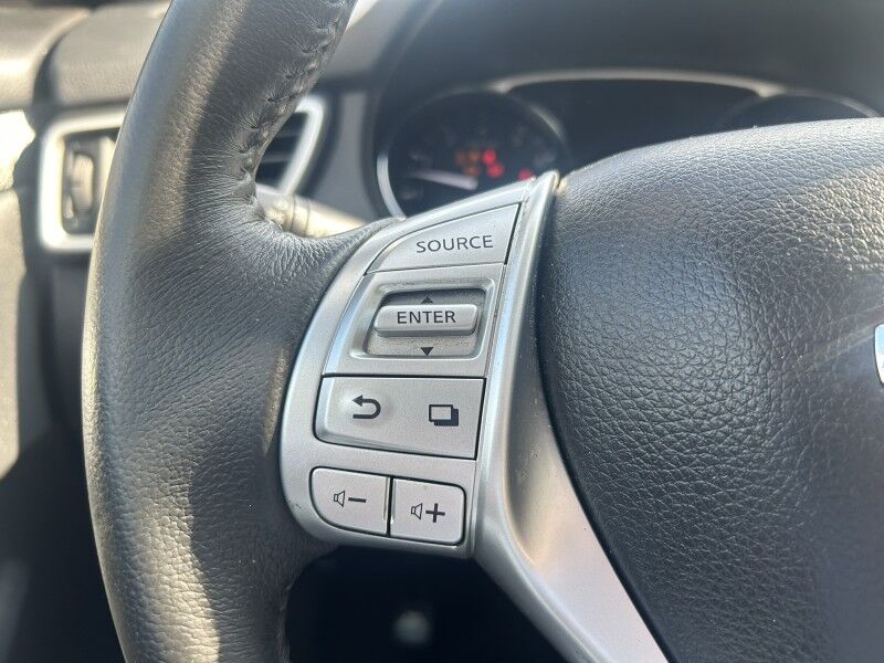 2016 Nissan Rogue SL - LOCAL TRADE IN - LOW MILES - LOADED Whitinsville MA