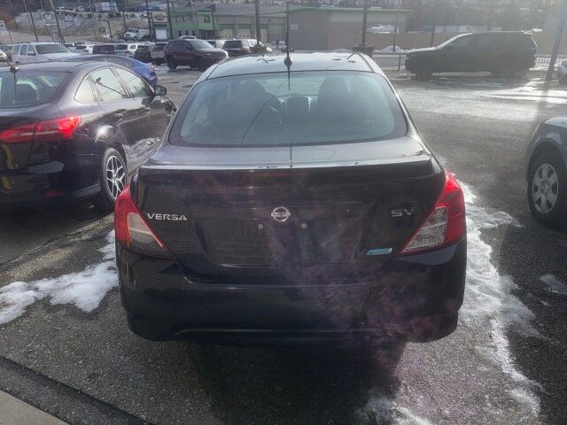 2016 Nissan Versa SV