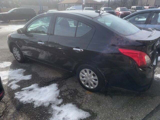 2016 Nissan Versa SV