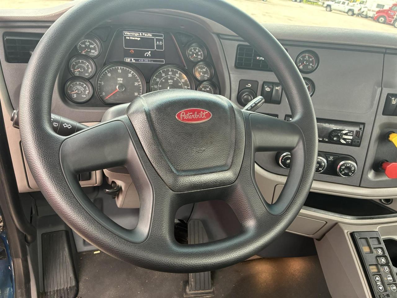 2016 Peterbilt 579 Rochester MN