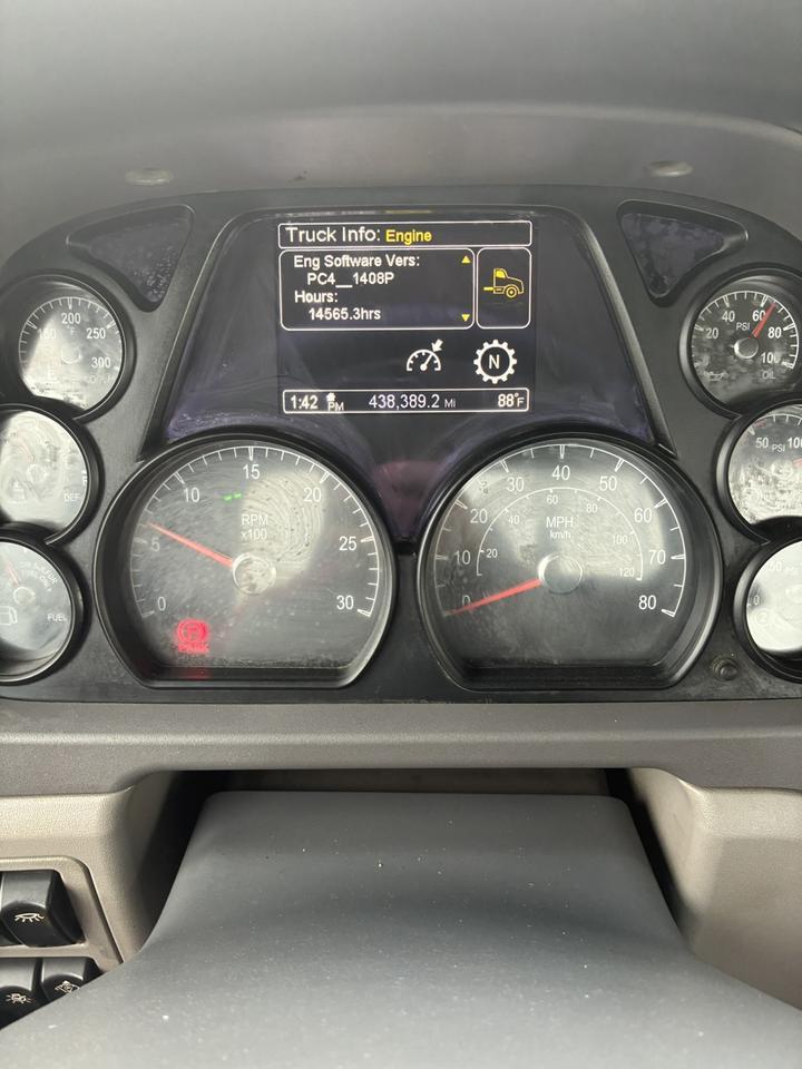 2016 Peterbilt 579 Rochester MN
