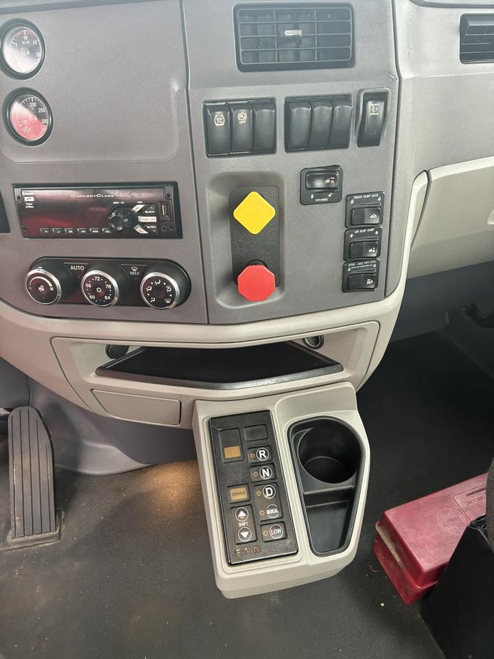 2016 Peterbilt 579 Rochester MN