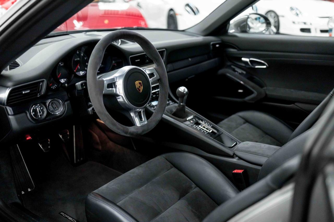 2016 Porsche 911 Carrera GTS