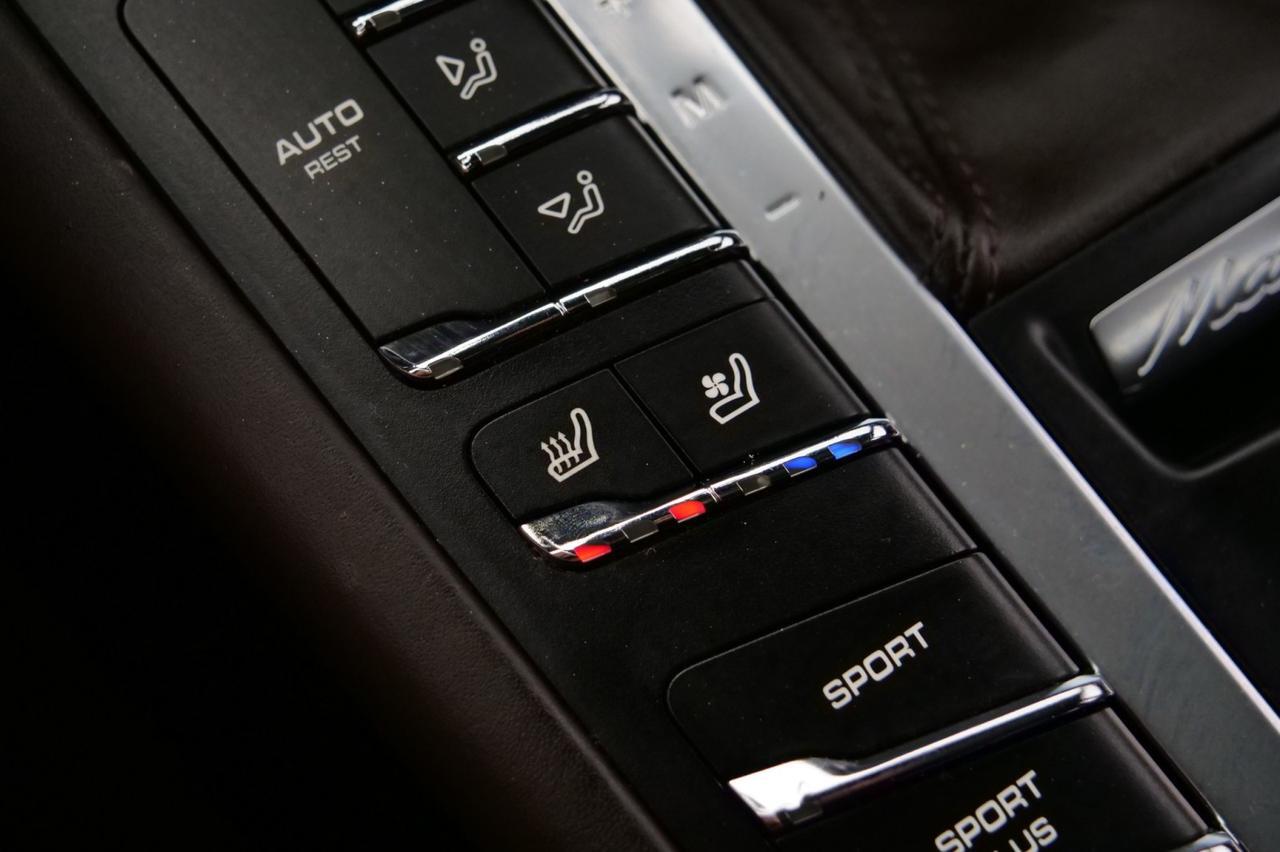 2016 Porsche Macan Turbo / AWD / Espresso Interior / Premium PKG Plus! Lincolnton NC