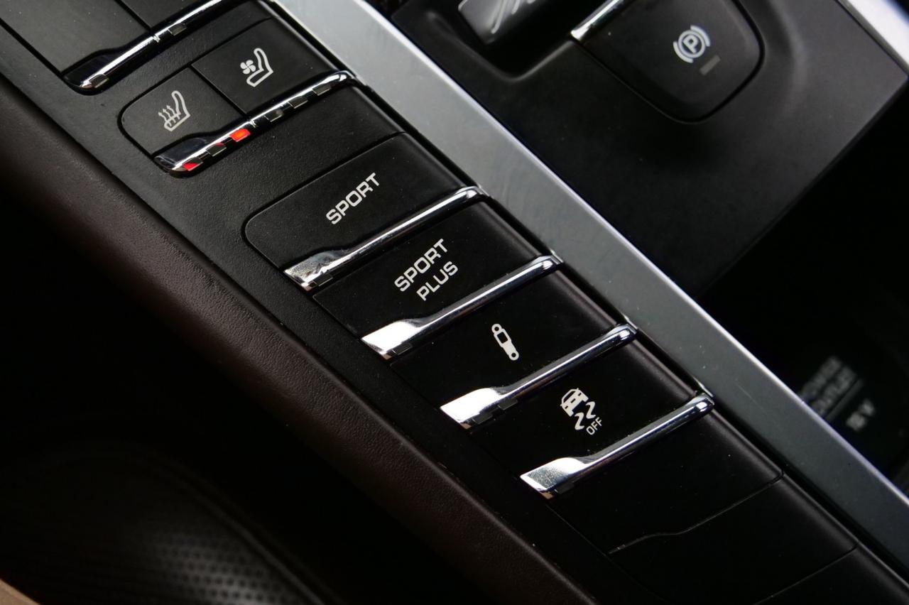 2016 Porsche Macan Turbo / AWD / Espresso Interior / Premium PKG Plus! Lincolnton NC