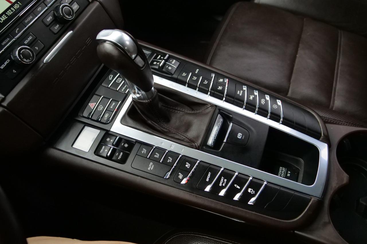 2016 Porsche Macan Turbo / AWD / Espresso Interior / Premium PKG Plus! Lincolnton NC