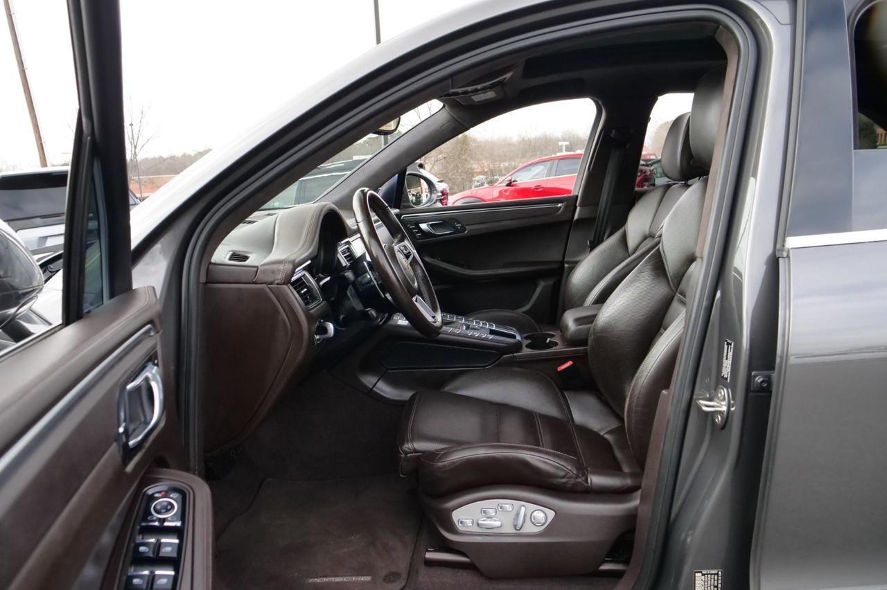 2016 Porsche Macan Turbo / AWD / Espresso Interior / Premium PKG Plus! Lincolnton NC