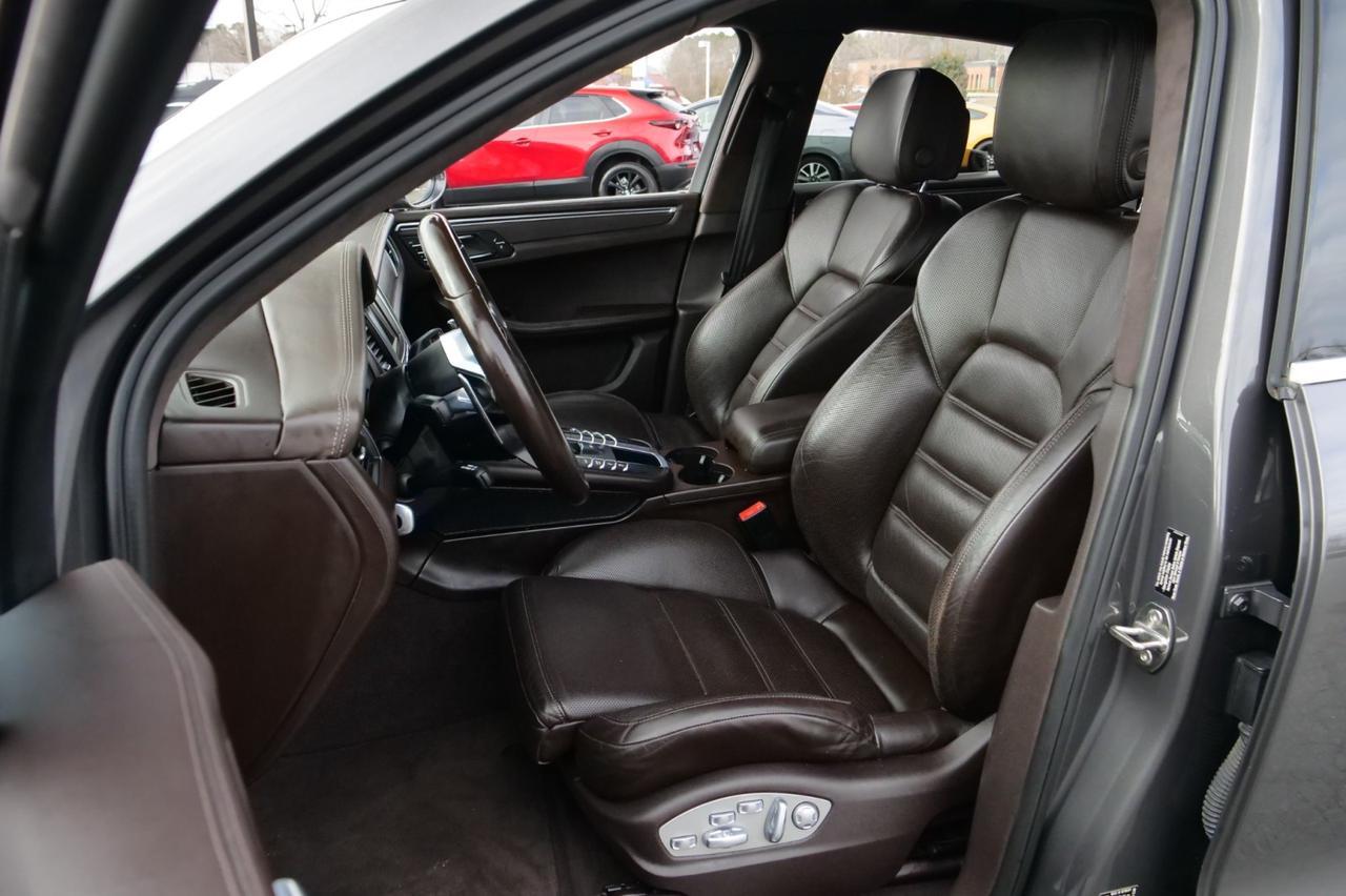 2016 Porsche Macan Turbo / AWD / Espresso Interior / Premium PKG Plus! Lincolnton NC