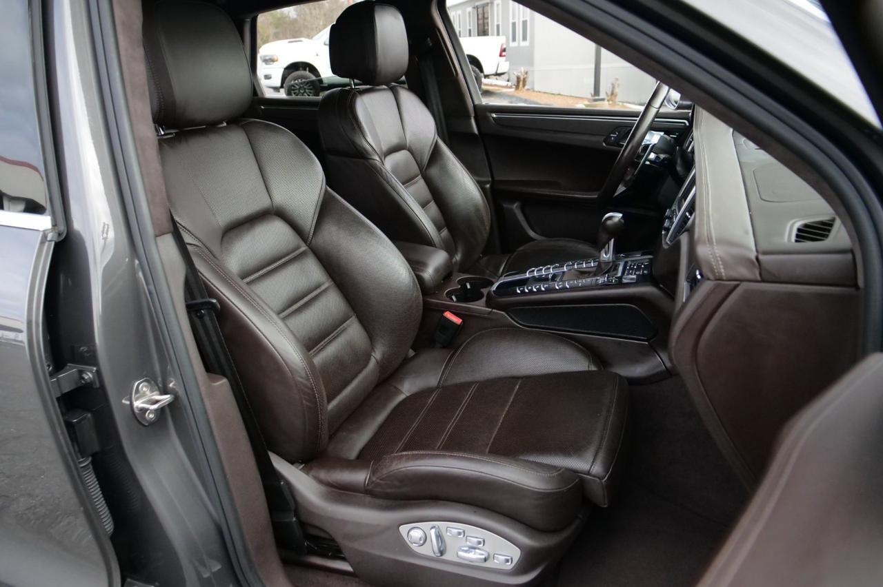 2016 Porsche Macan Turbo / AWD / Espresso Interior / Premium PKG Plus! Lincolnton NC