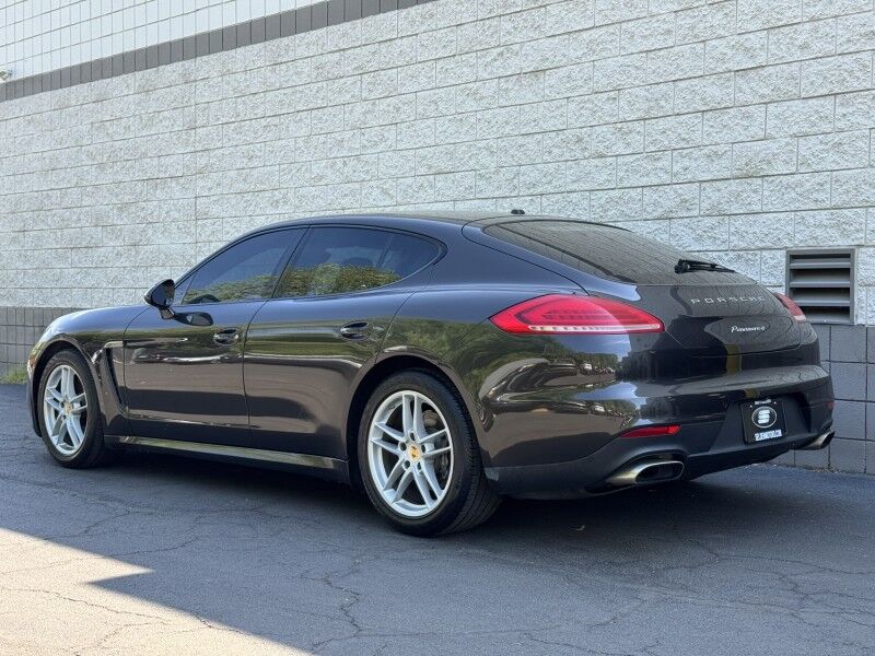 2016 Porsche Panamera 4 Edition