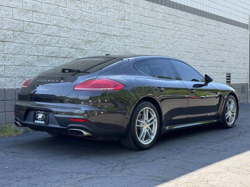 2016 Porsche Panamera 4 Edition