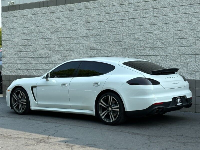 2016 Porsche Panamera 4 Edition