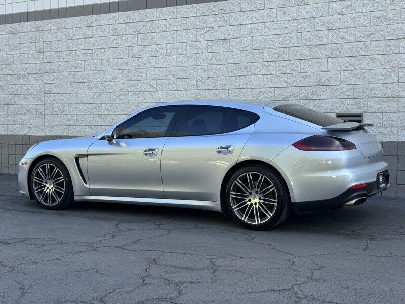 2016 Porsche Panamera Edition