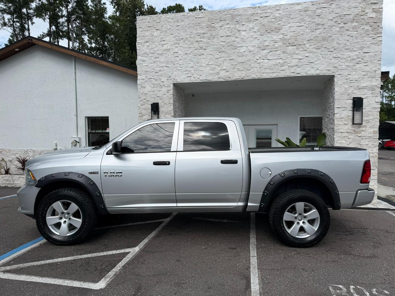2016 RAM 1500 4WD Crew Cab 140.5" Express