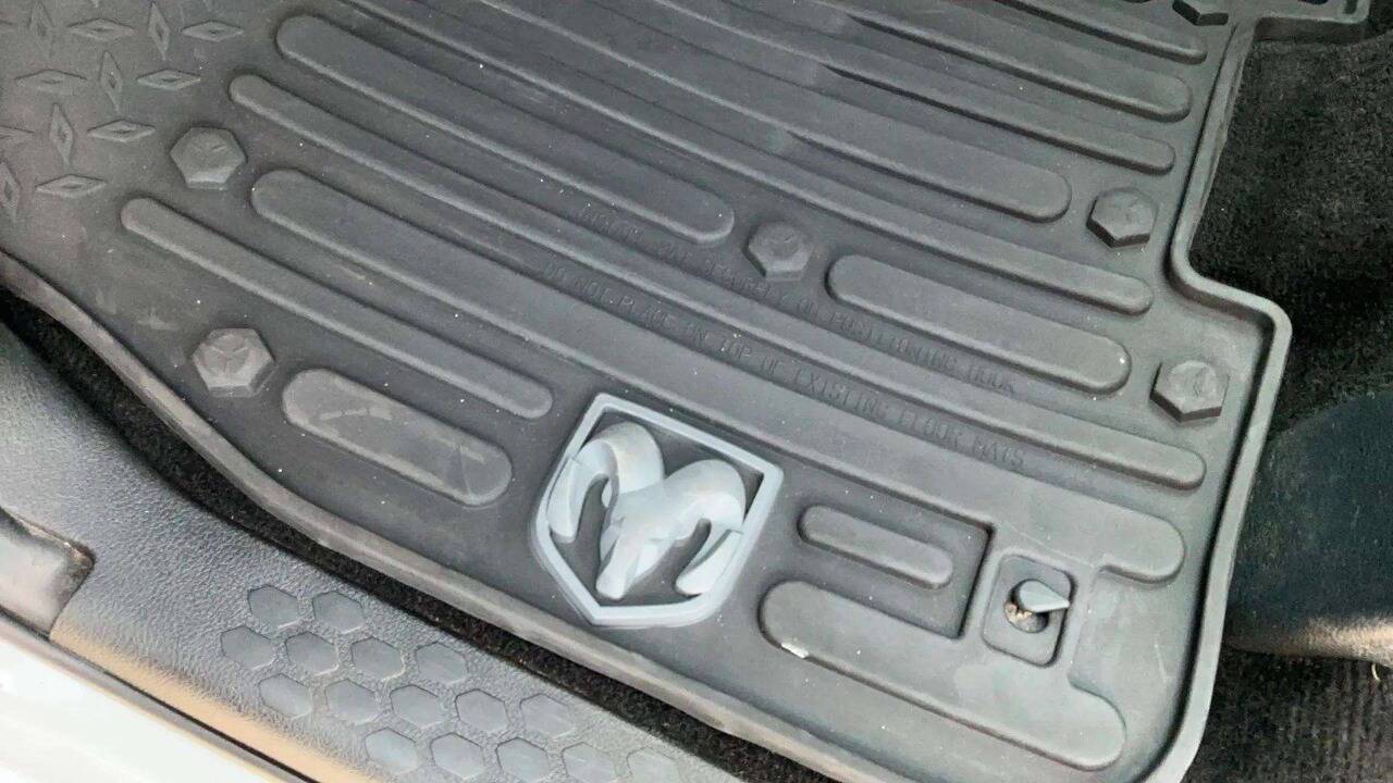 2016 RAM 1500 Outdoorsman 4x4 4dr Crew Cab 5.5 ft. SB Pickup Chesterfield MI