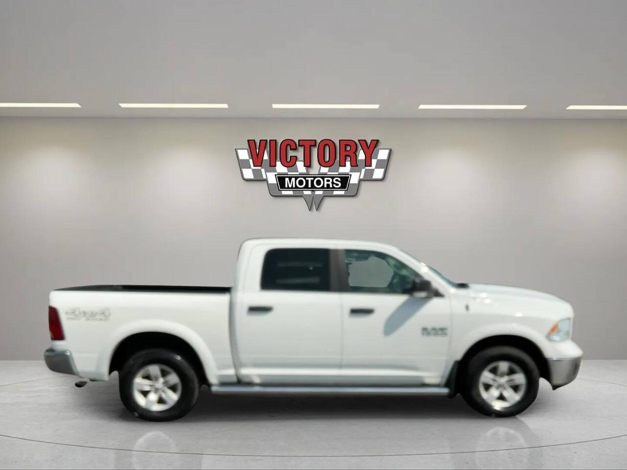 2016 RAM 1500 Outdoorsman 4x4 4dr Crew Cab 5.5 ft. SB Pickup Chesterfield MI