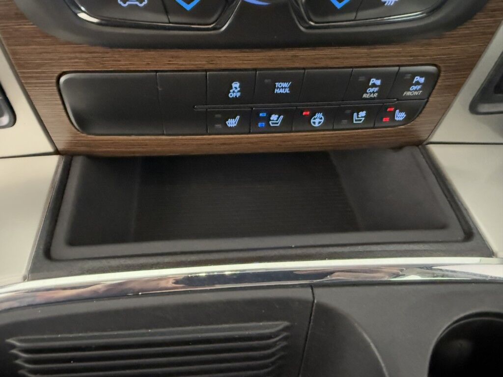 2016 Ram 1500 4WD Crew Cab Laramie 5.7l Hemi w/Sunroof/Navigation Maumee OH