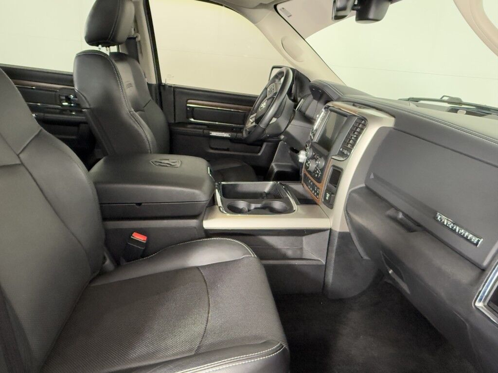 2016 Ram 1500 4WD Crew Cab Laramie 5.7l Hemi w/Sunroof/Navigation Maumee OH
