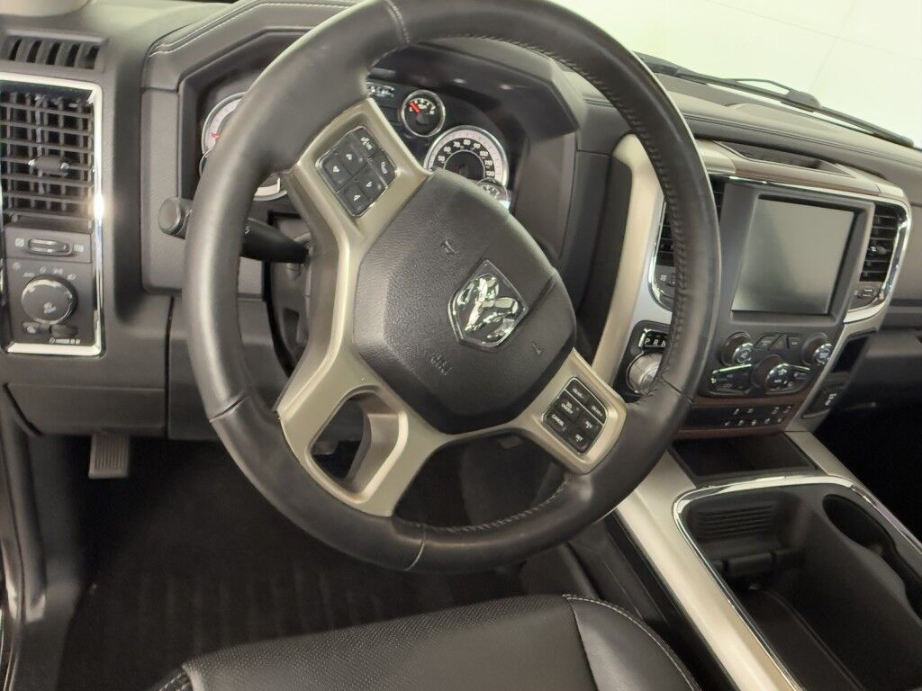 2016 Ram 1500 4WD Crew Cab Laramie 5.7l Hemi w/Sunroof/Navigation Maumee OH