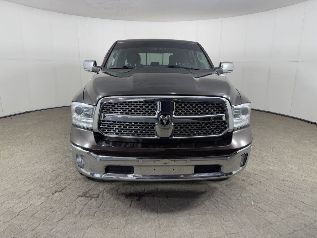 2016 Ram 1500 4WD Crew Cab Laramie 5.7l Hemi w/Sunroof/Navigation Maumee OH