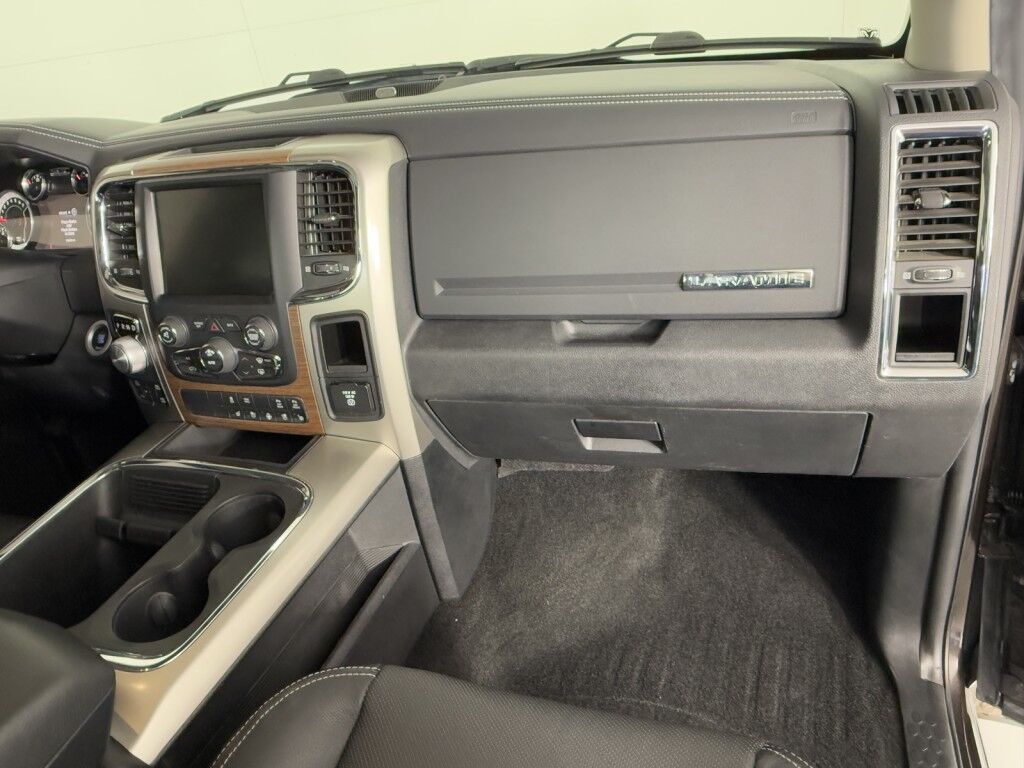 2016 Ram 1500 4WD Crew Cab Laramie 5.7l Hemi w/Sunroof/Navigation Maumee OH