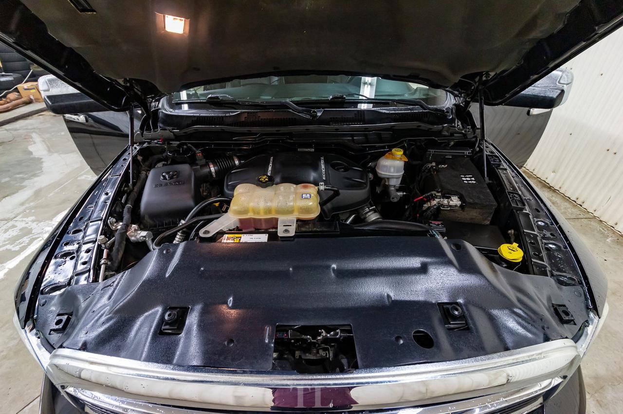 2016 Ram 1500 4x4 Crew Cab Limited EcoDiesel Leather Roof Nav Red Deer AB