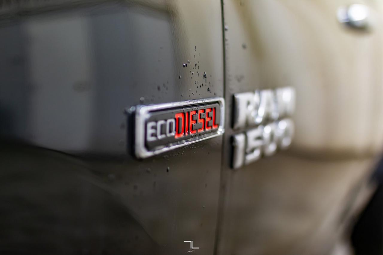 2016 Ram 1500 4x4 Reg Cab SLT EcoDiesel Nav BCam Red Deer AB