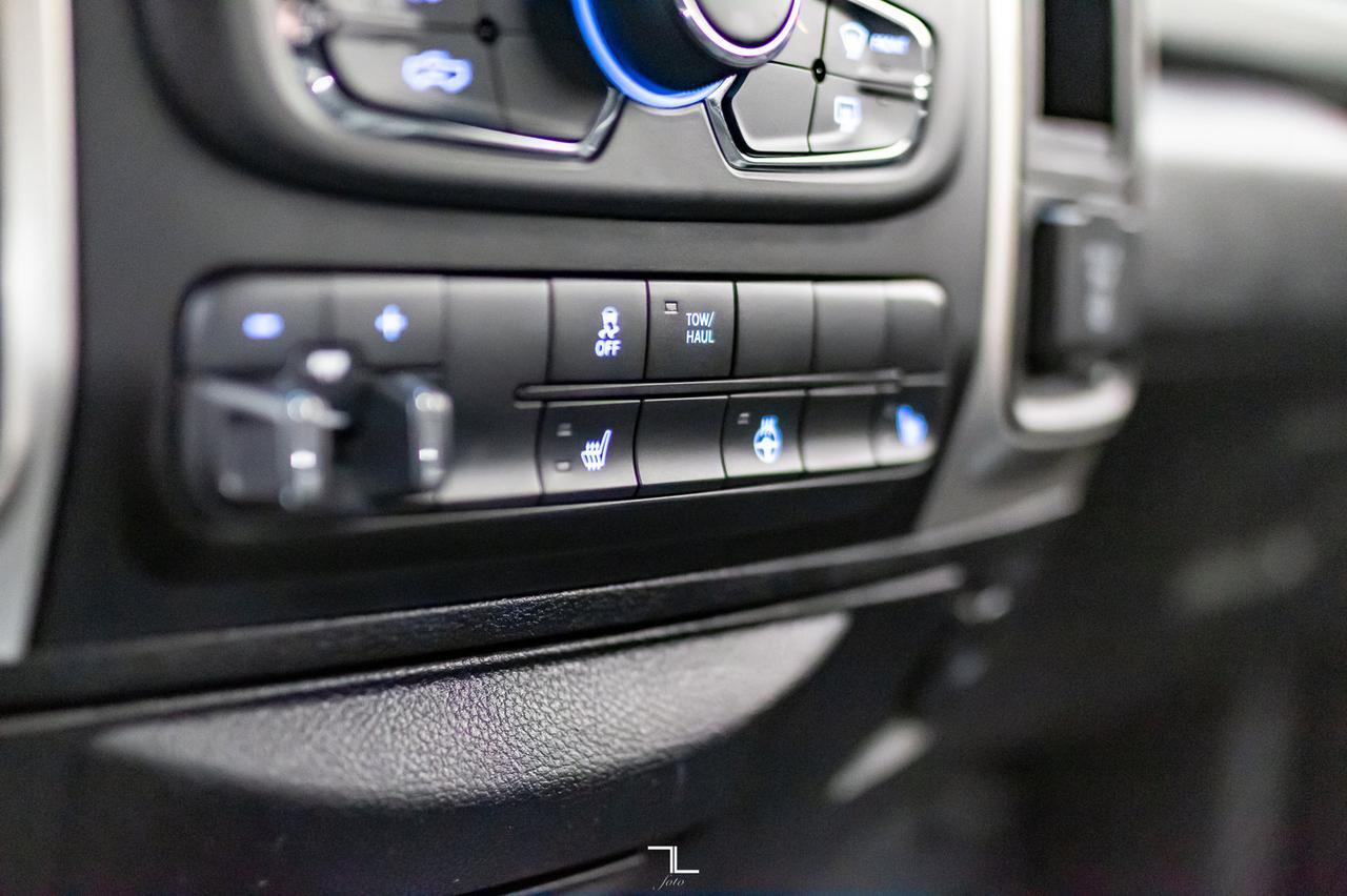 2016 Ram 1500 4x4 Reg Cab SLT EcoDiesel Nav BCam Red Deer AB