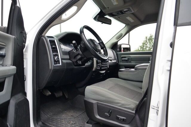 2016 Ram 1500 Big Horn 4X4 / 5.7L Hemi V8 / Wheels & Tires Upgrade! High Point NC