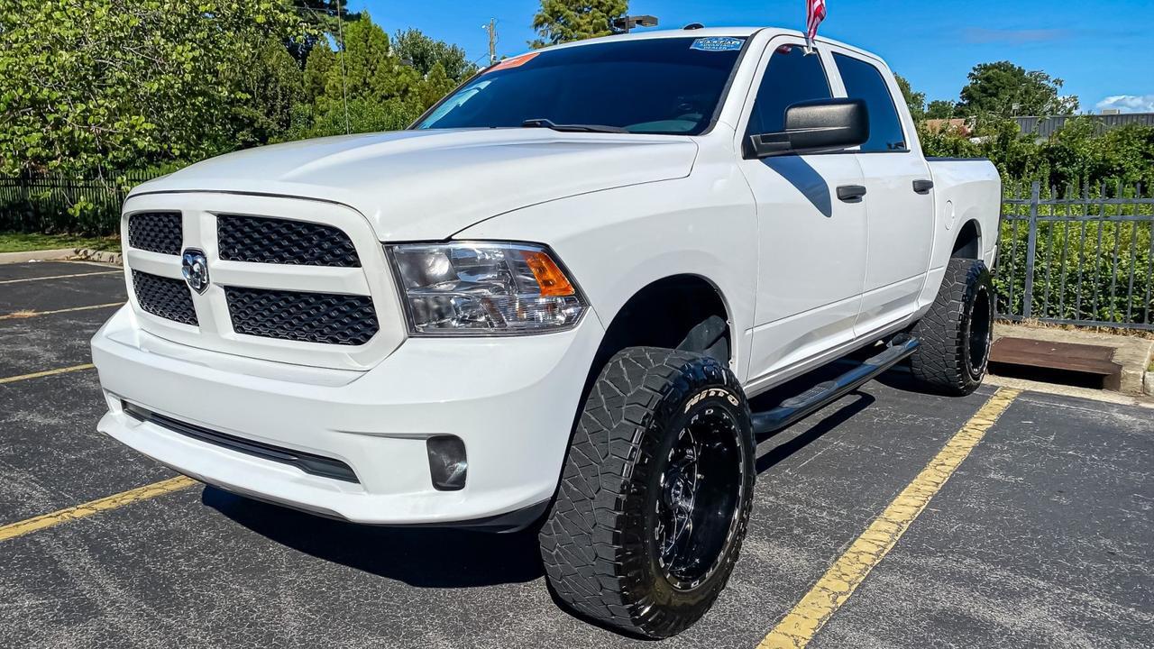 2016 Ram 1500 EXPRESS CREW CAB, LIFTED, BLUETOOTH, BACKUP CAMERA, IN