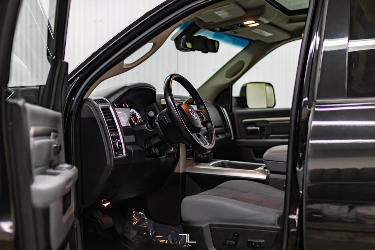 2016 Ram 2500 4x4 Crew Cab SLT Diesel Nav Roof BCam Red Deer AB