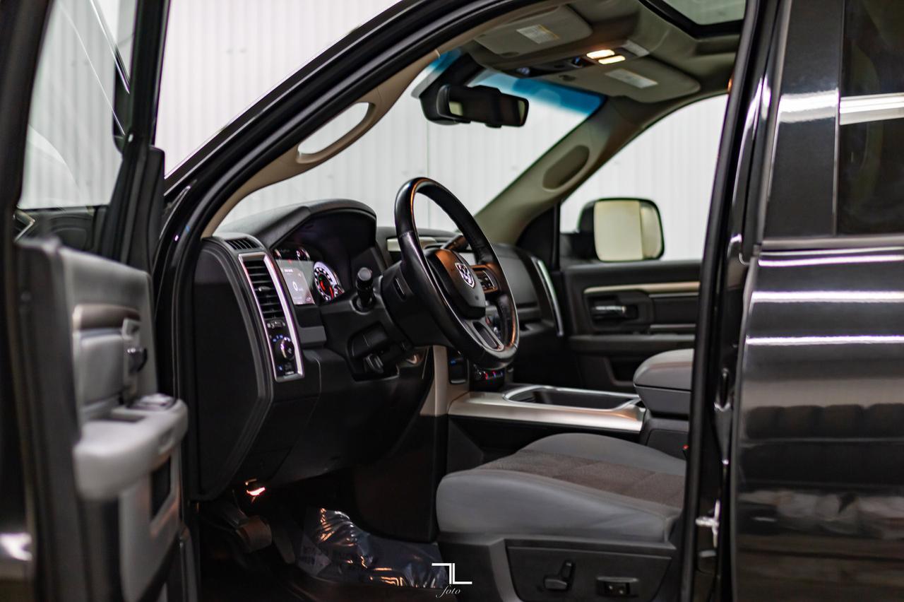 2016 Ram 2500 4x4 Crew Cab SLT Diesel Nav Roof BCam Red Deer AB